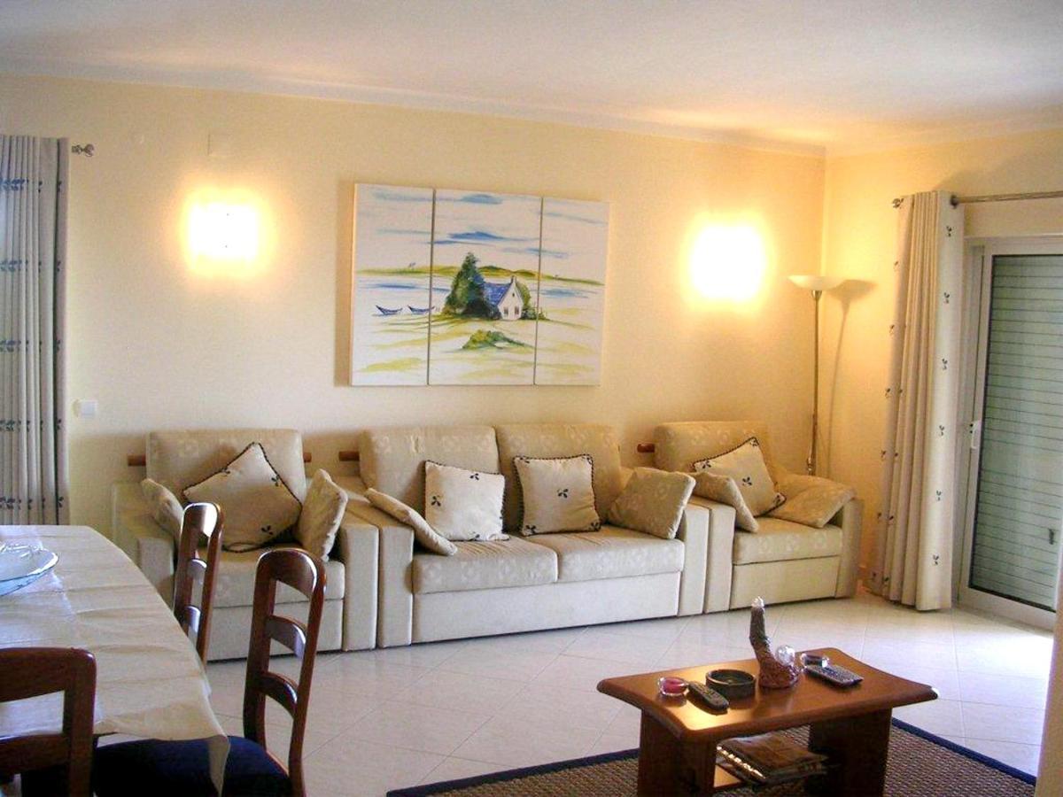 Oasis: Spacious With Shared Pool *